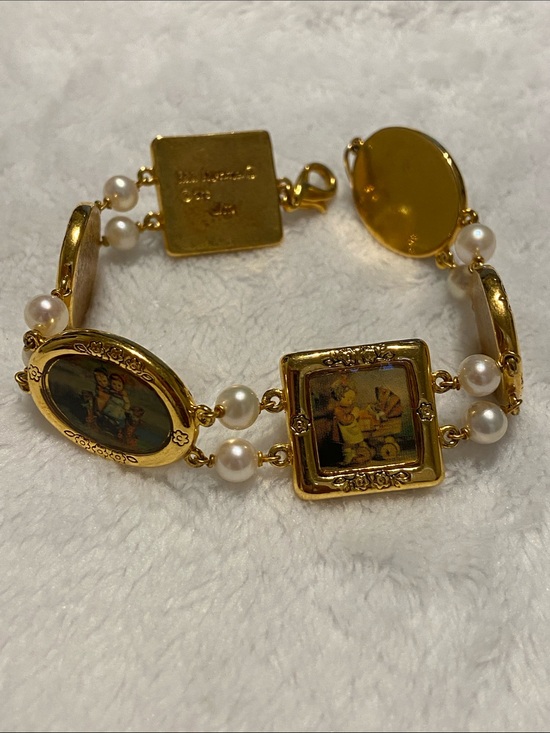 Hummel Jewelry - Vintage Danbury Mint Hummel panel Gold-Tone Pearl Art Portrait Bracelet